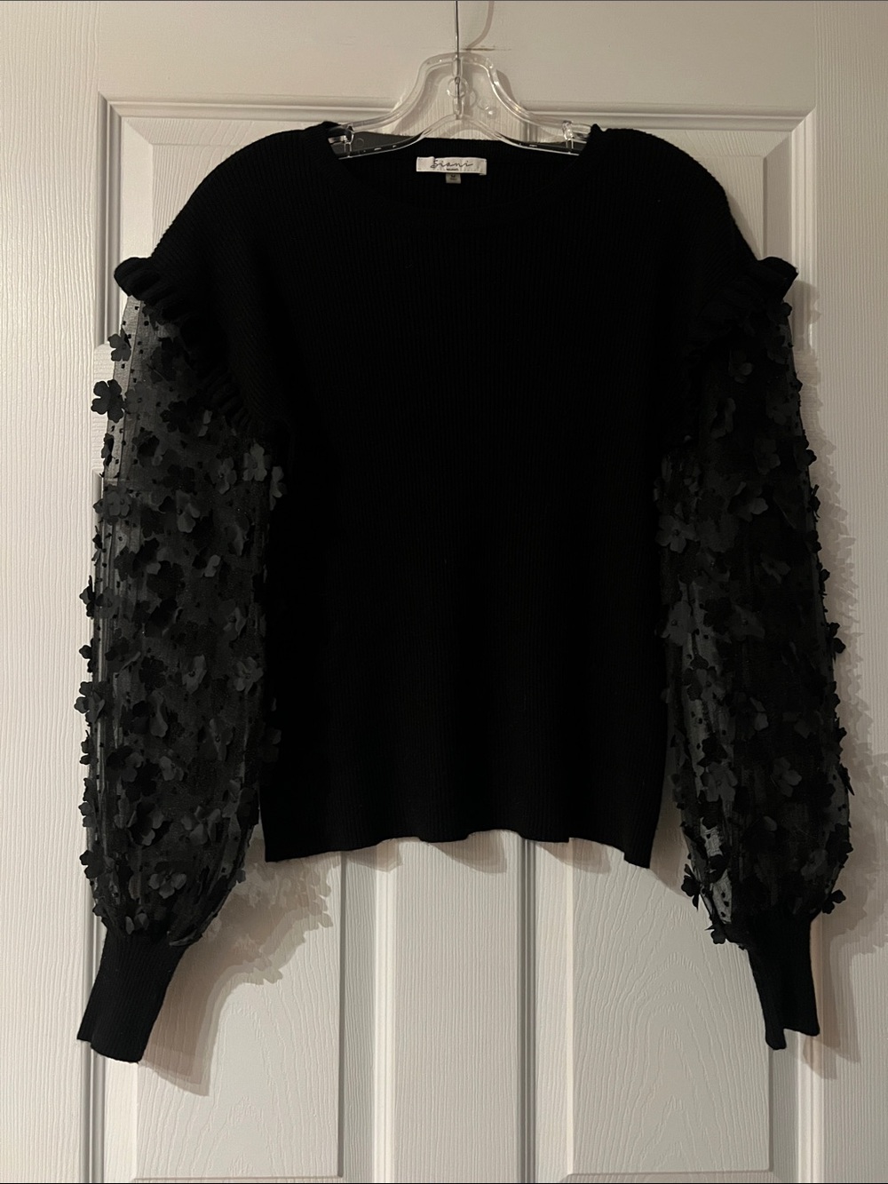 Sioni Black Floral Applique Puff-Sleeve Sweater